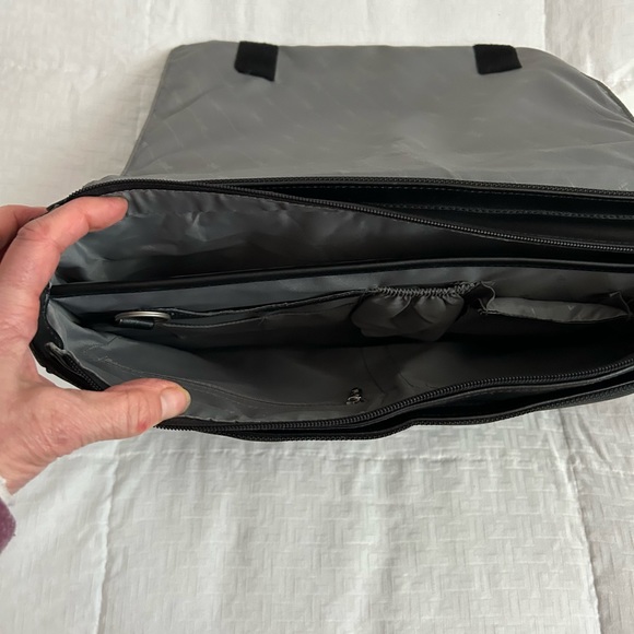 init Laptop | Messenger Bag - Picture 8 of 8